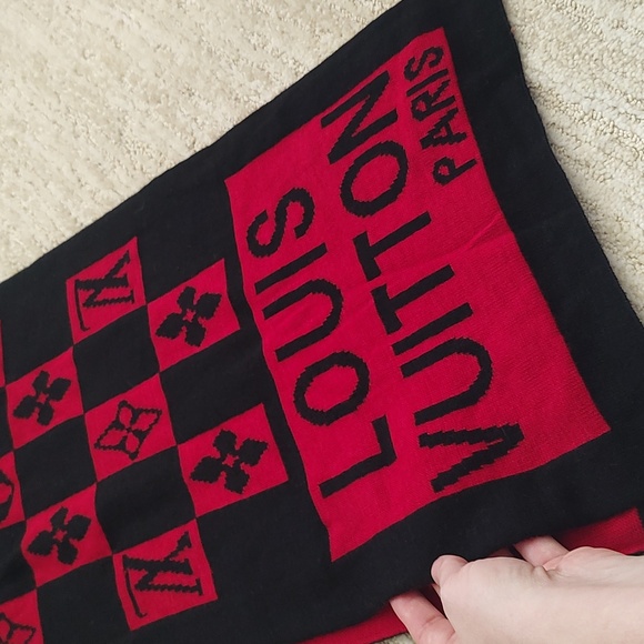 LV Black and Red Louis Vuitton knit scarf - Picture 4 of 7